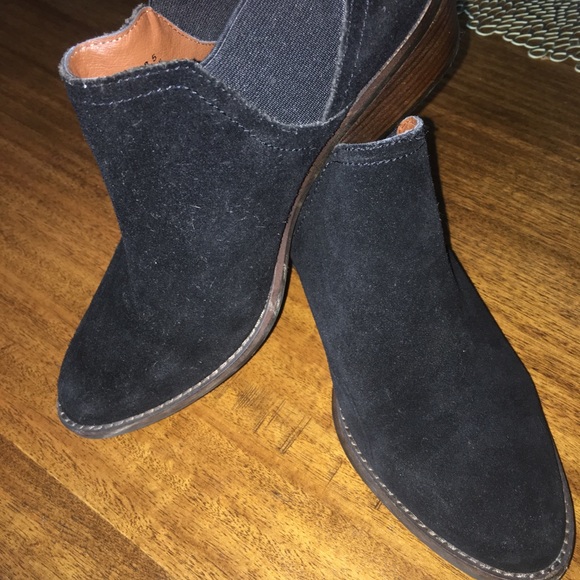 Lucky Brand Faux Suede Black Booties! - Picture 3 of 6